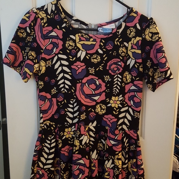 LuLaRoe Dresses & Skirts - Beautiful unicorn floral Amelia